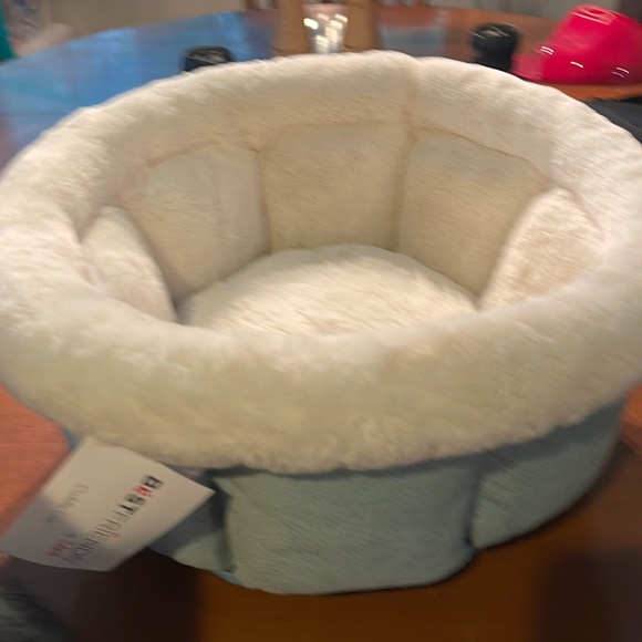 Comfy Cat Bed - Picture 1 of 3